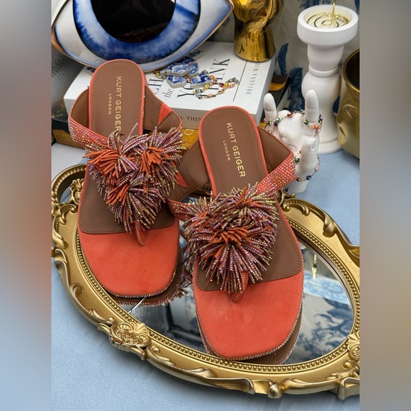 🆕 KURT GEIGER LONDON 🧿 NWOB Pom Pom T-Bar Thong Sandals, Orange - Sz 40 US 9 - Picture 5 of 16